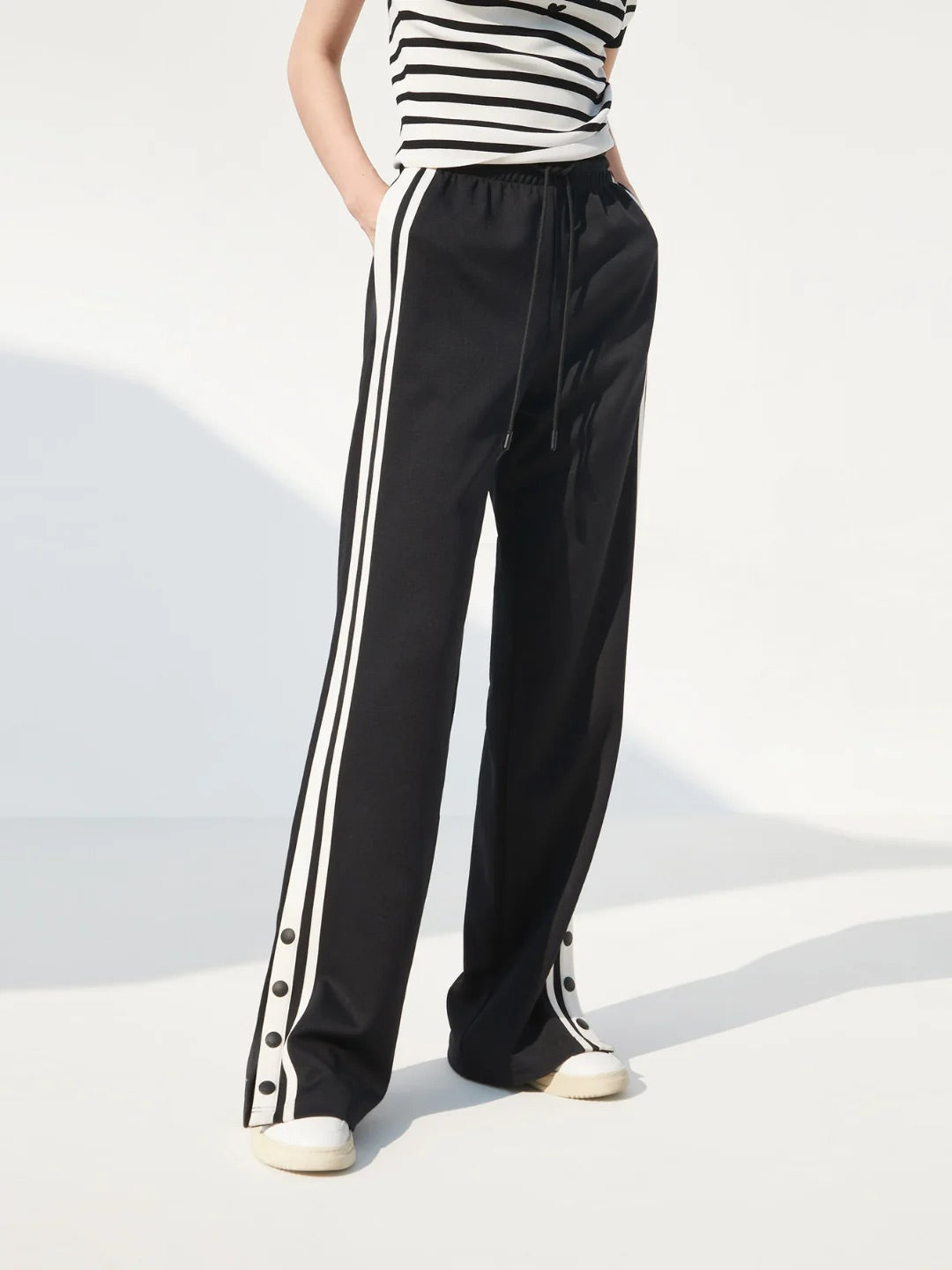 Women Relaxed Loose Fit Easy Wash Joggers Trousers
