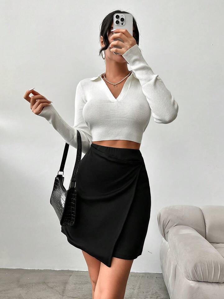 Women Regular Fit Mid-Rise Cargo Mini Skirt